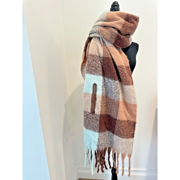 NWOT Tahari Brown Plaid Striped Fringe Soft Blanket Scarf One Size - Picture 3 of 5